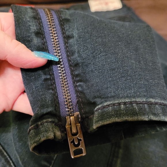 True Religion Md Rise Jennie Zip Ankle Skinny Jean - Picture 3 of 5